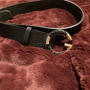 Gucci authentic \'G\' belt with braided buckle in black calfskin Gucci Black Calfskin Leather Gold Braided G Logo Buckle Belt  main image 2